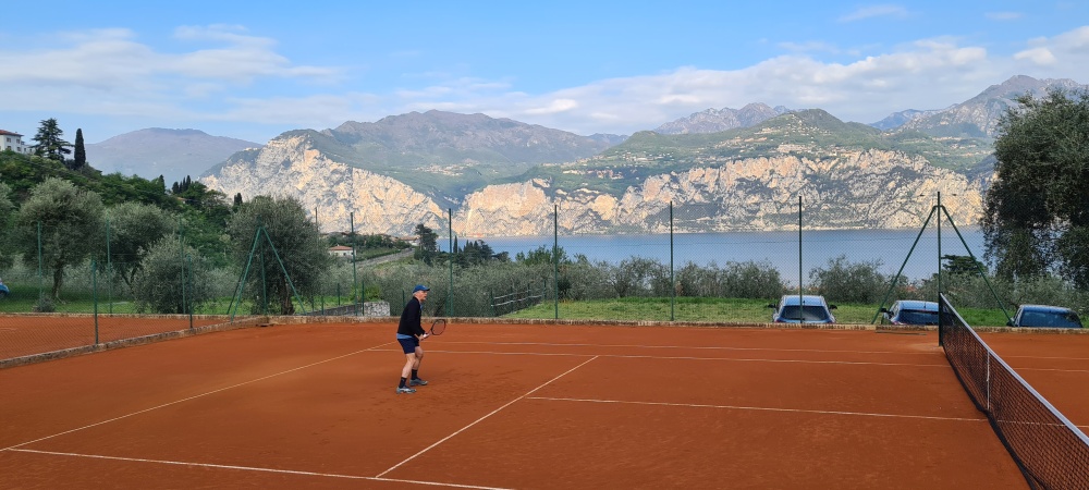 die Tennispl�tze - Augenweide und Privileg