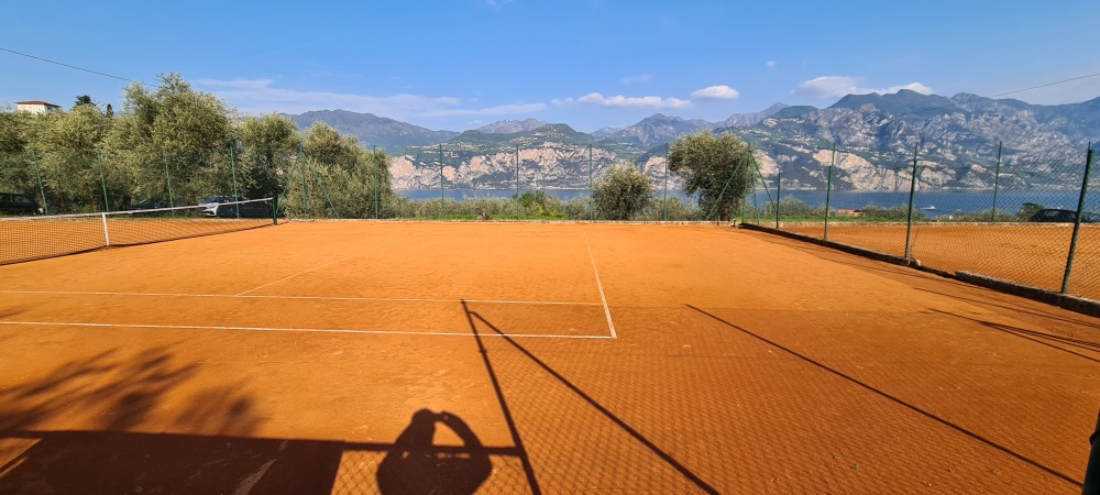 Lange Schatten auf dem Court