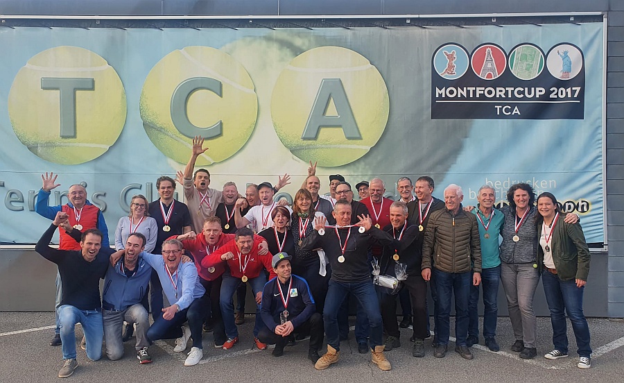 Siegerehrung mit allen Titeltr�gerInnen bei der Tennis Hallen-Landesmeisterschaft 2022 in Altenstadt