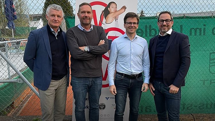 Ehrenzeichen in Gold f�r Gerhard Nenning