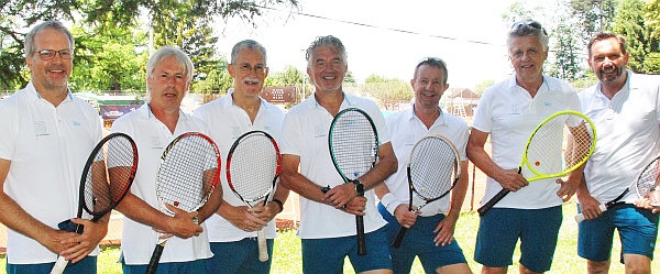 Herren 55 und 60 des TC Dornbirn mit Markus Albrech, Kurt Bitriol, Peter Troy, Thomas Struth, Robert Dold, Elmar Albrich und Gerhard Nenning